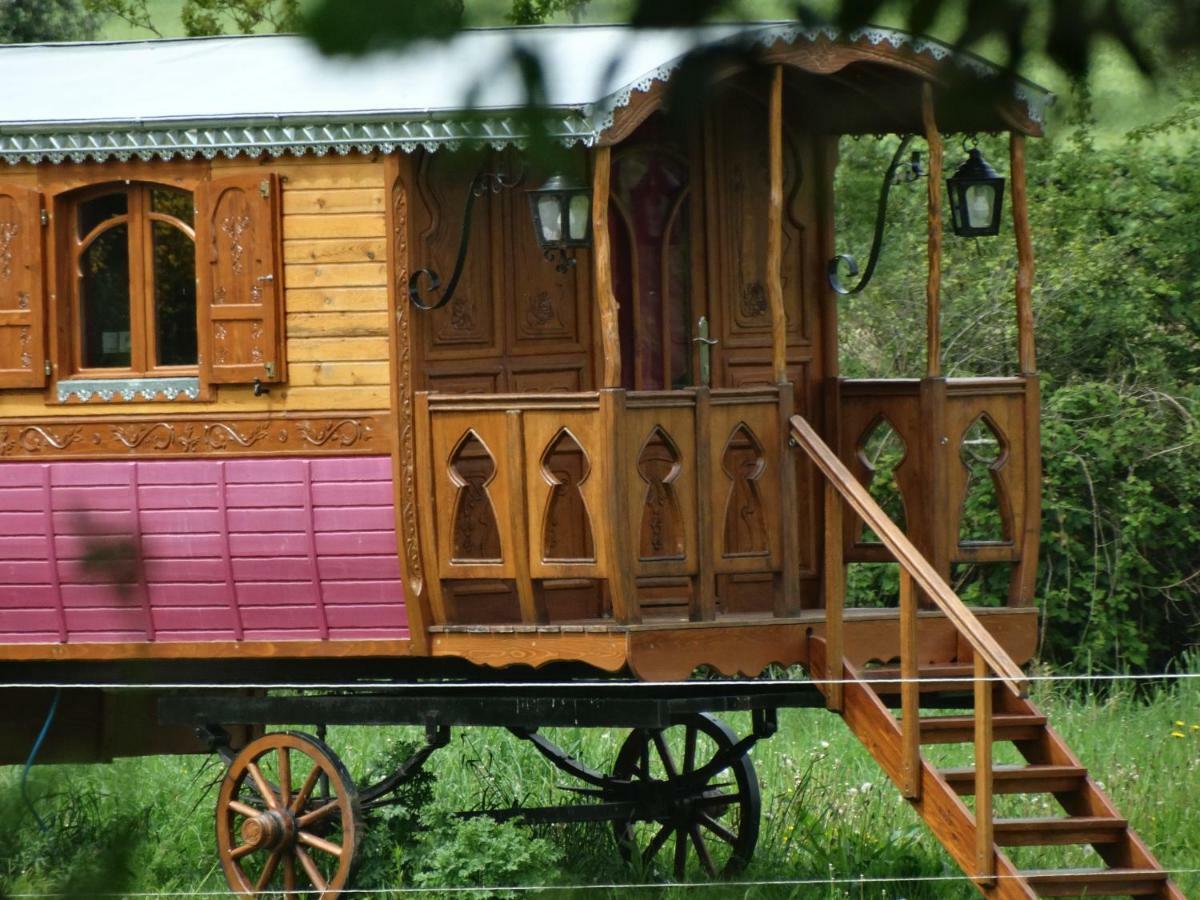 Une Roulotte Et Des Chevaux Treffléan 外观 照片